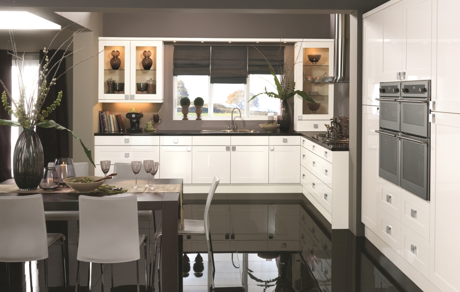 Solent_Gloss_-_White