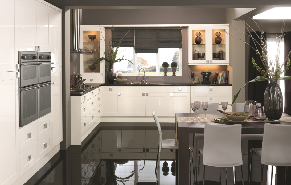 Solent_Gloss_-_White